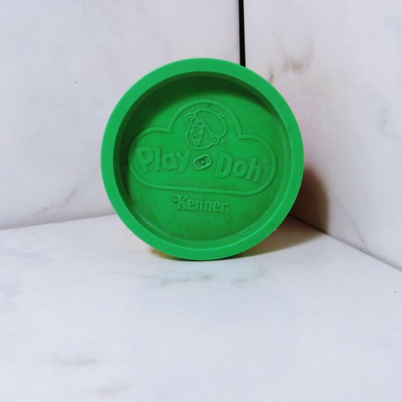 Vintage PLAY-DOH Green Lid / Top Plastic Empty Container - Picture 3 of 3